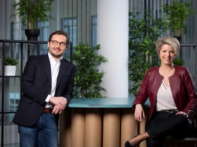 Sabrina Jacobs avec le notaire Sébastien Dupuis