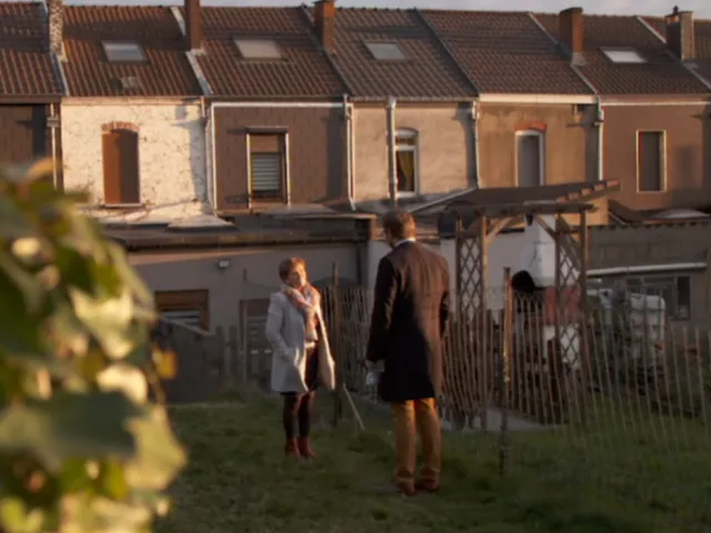 Un notaire répond aux questions d'une citoyenne belge à propos de son dossier d'achat et de crédit pour acheter la maison de ses rêves.