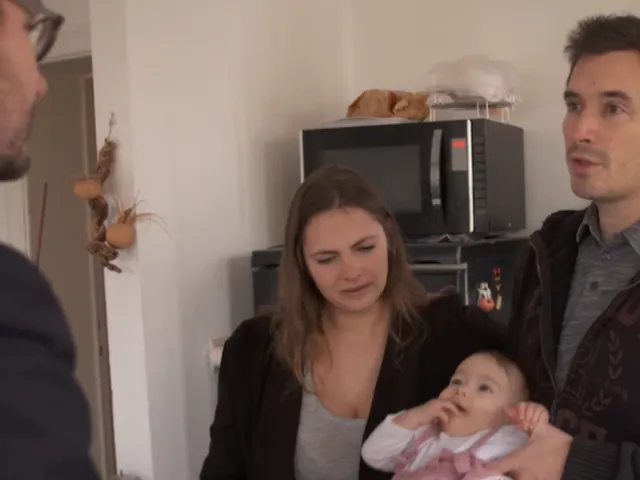 Notre notaire expert Sébastien se rend chez un couple avec un enfant. Ils ont pour projet d’acheter une maison à France.