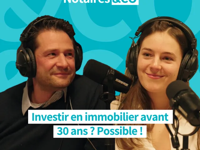 Un notaire et une jeune citoyen intervienne pour le podcast Notaires&CO de Notaire-Cabinet pour parler d'investissement immobilier avant 30 ans en France.