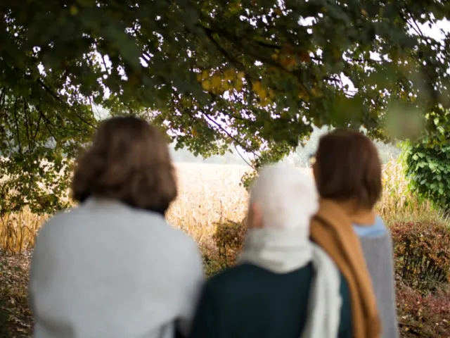 Famille en deuil suite au décès d'un proche.
