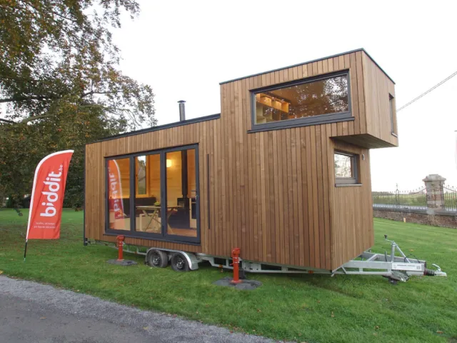 Une tiny house aux enchères sur le site biddit.be.
