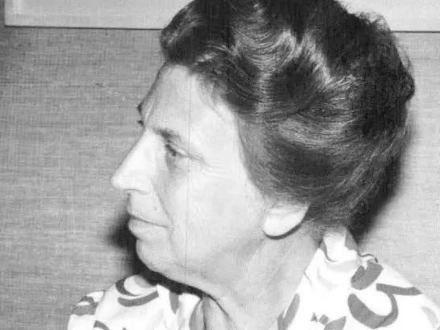 Odette De Wynter, première femme nommée notaire en France (en 1955).
